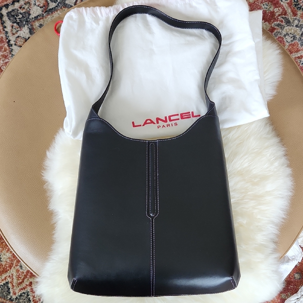 Stunning NWOT Authentic Lancel Paris Black Leather Shoulder Bag 🖤🎁🖤🇫🇷